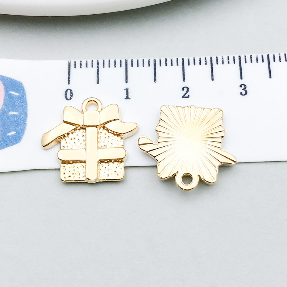 1 kc gold christmas gift box 16*15mm-1.4g-18302