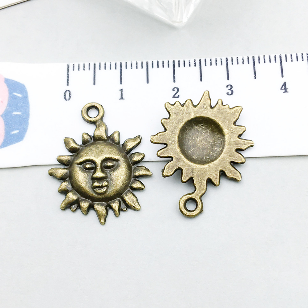 1 ancient green smiling face sun 19*23mm-1.5g-20866