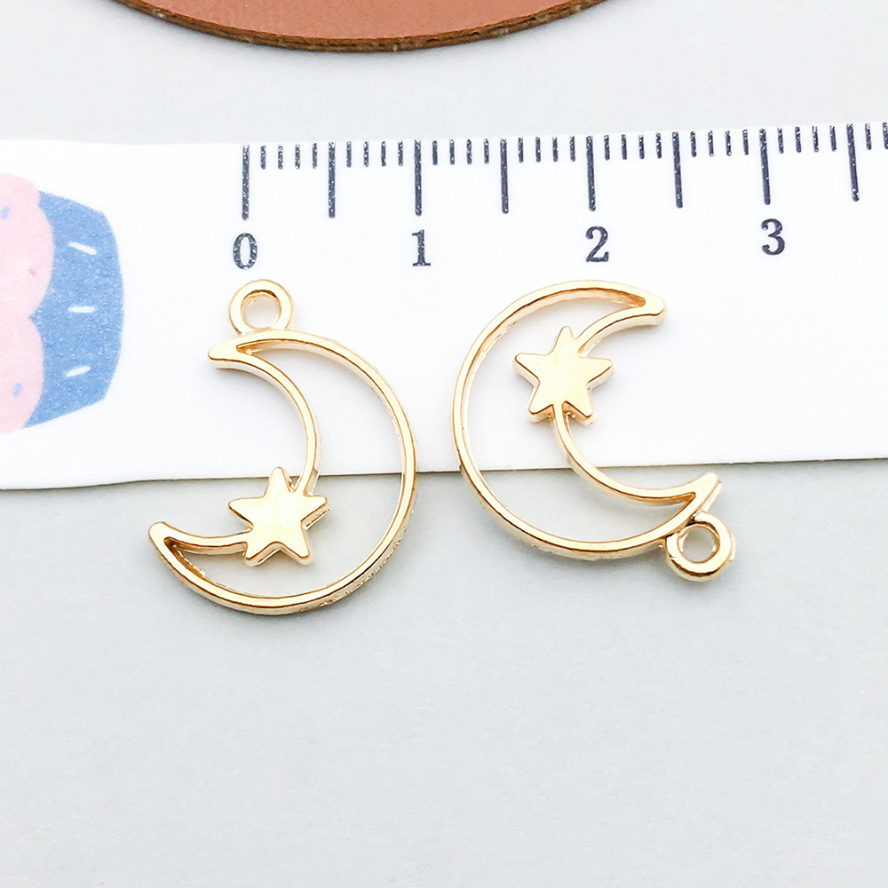 1 kc gold hollow moon 15*20mm-0.7g-20873