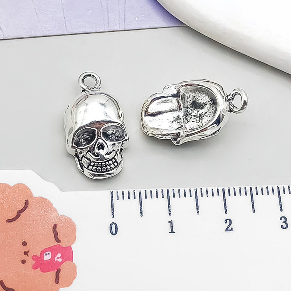 1 ancient silver skull 12*20mm-3.1g-3341