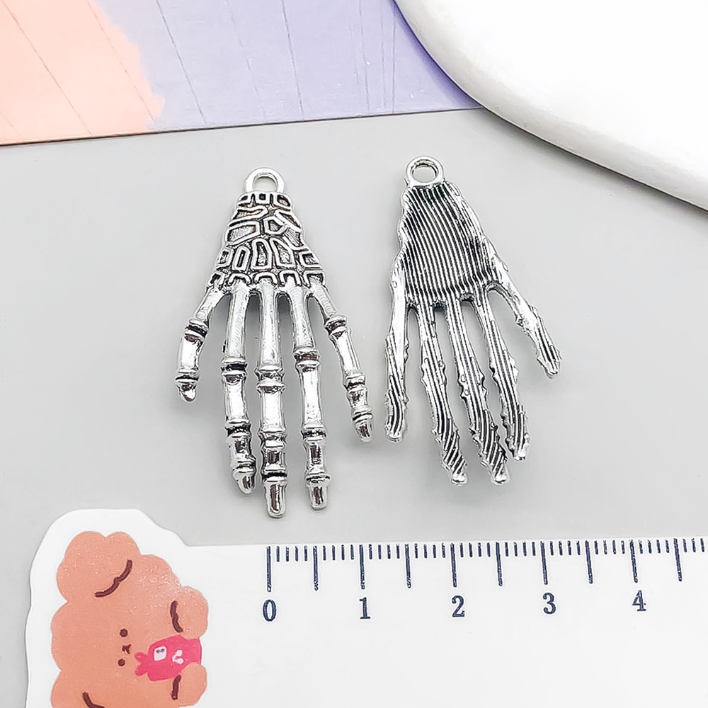 1 ancient silver skull hand 21*42mm-3.6g-4197