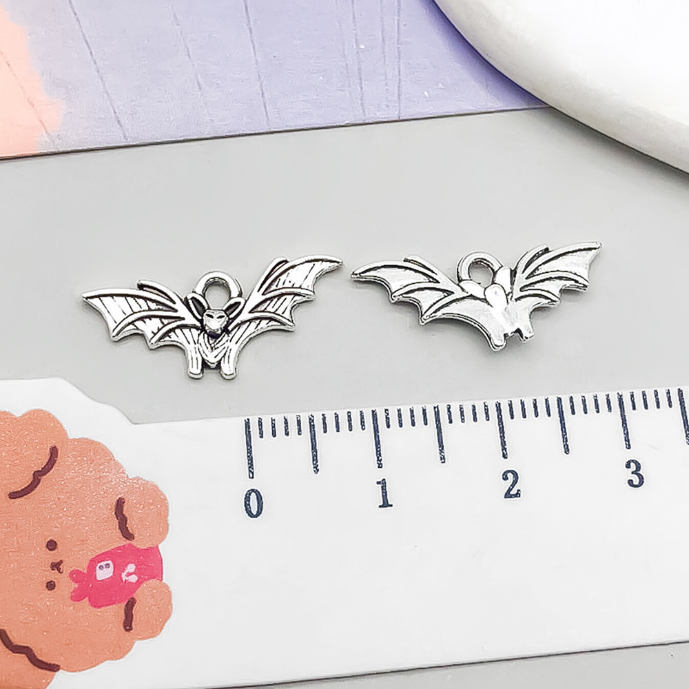 1 ancient silver bat 21*9mm-0.6g-15161