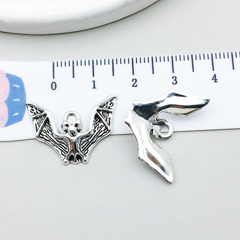 1 ancient silver halloween bat 17*23mm-1.5g-4081