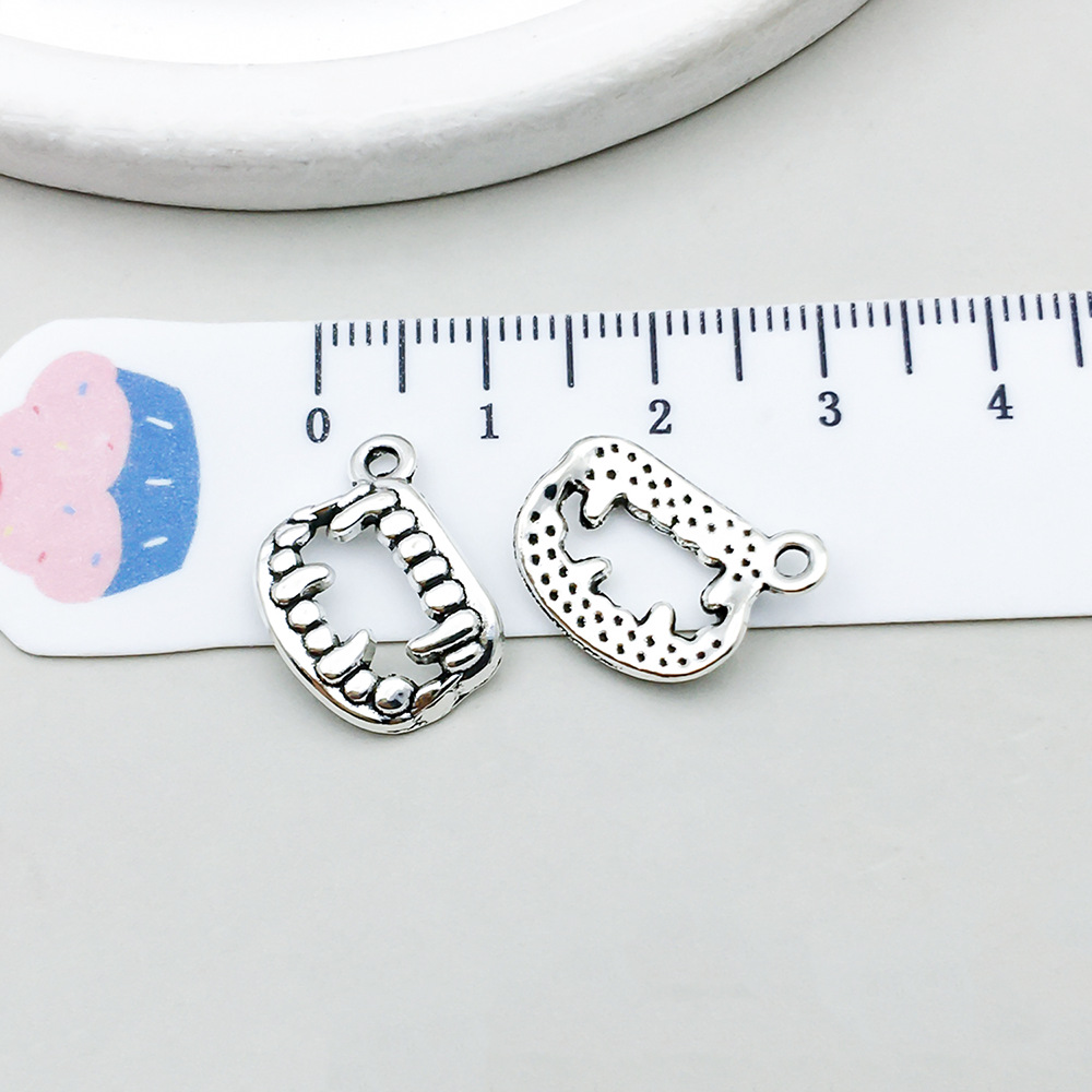 1 ancient silver halloween vampire teeth 14*17mm-1.1g-5321