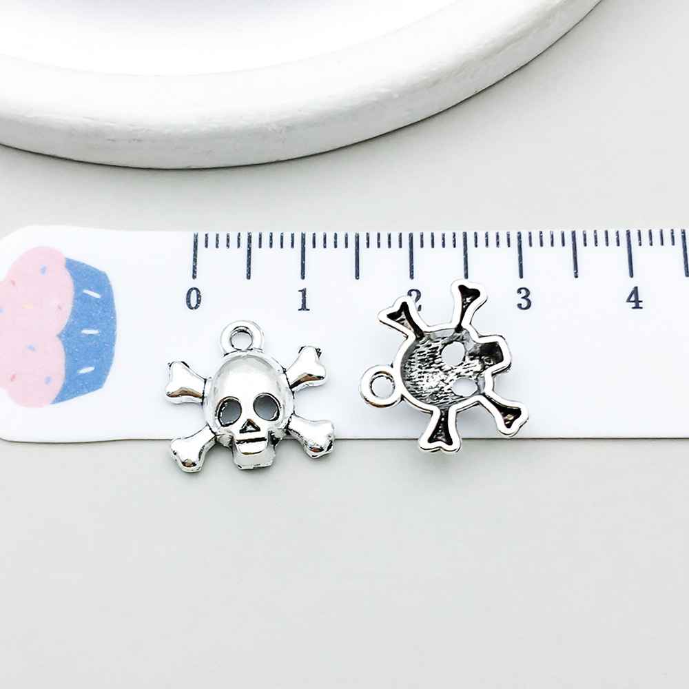1 ancient silver halloween skull 15*10mm-0.8g-10888