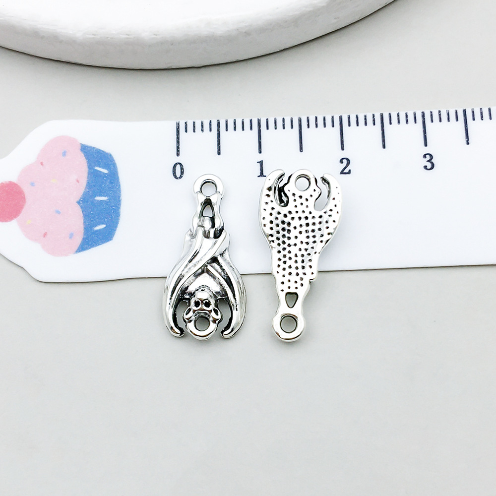 1 ancient silver halloween bat 10*20mm-1g-16945
