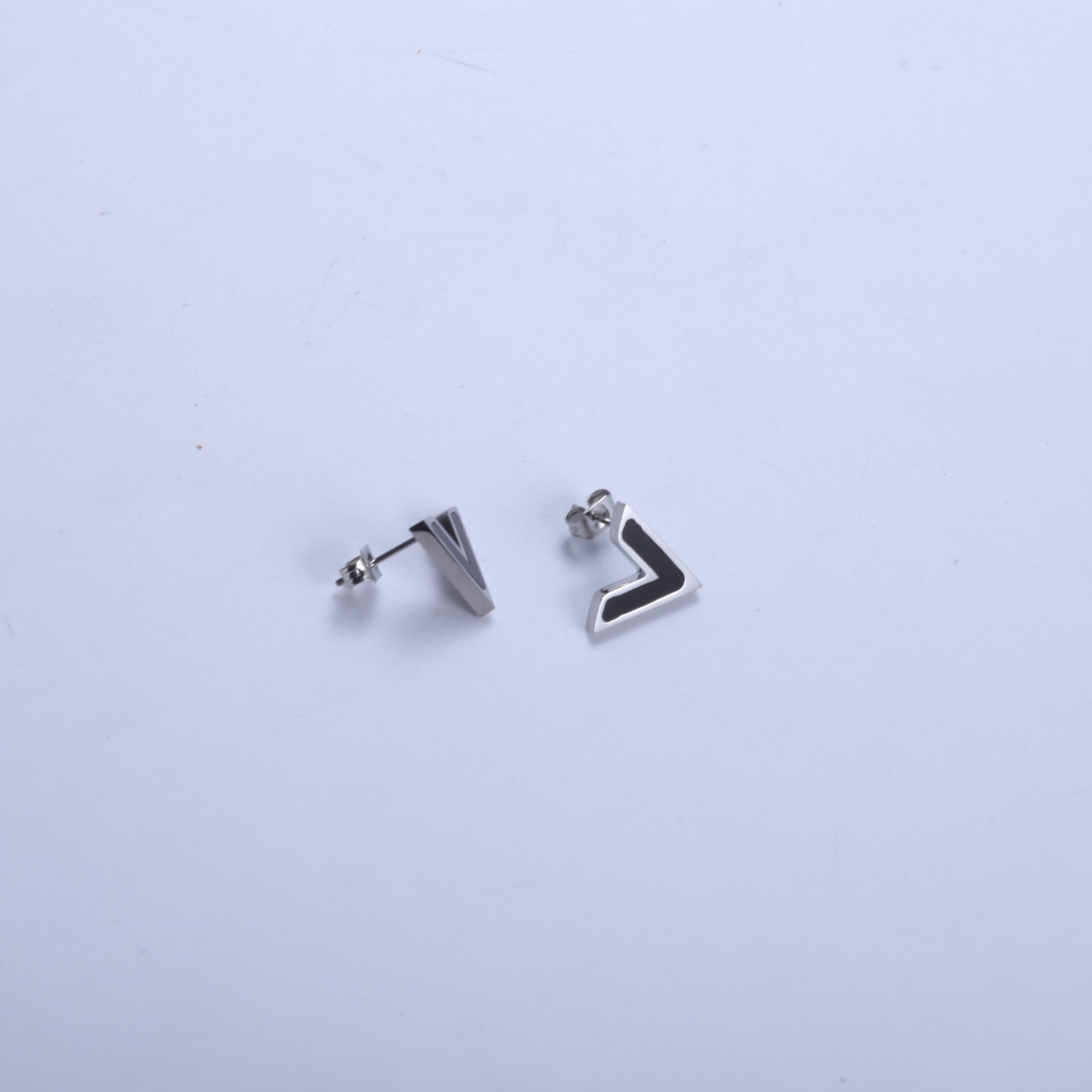 Silver v-shaped earrings