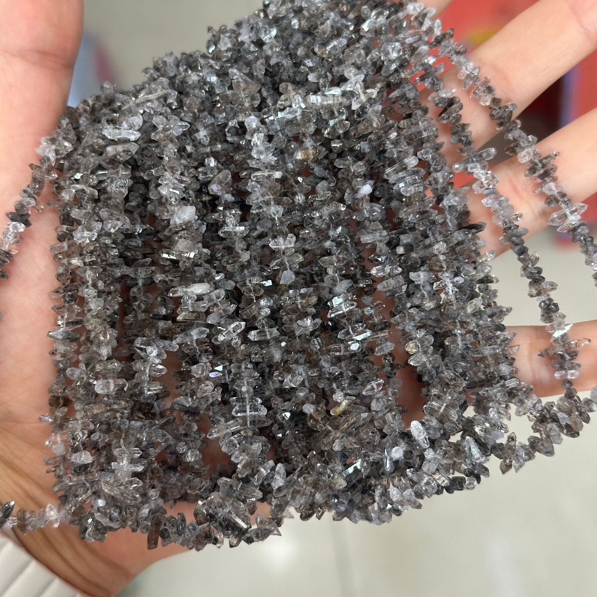 Crystal bud double-pointed black shining, size about 2*6mm