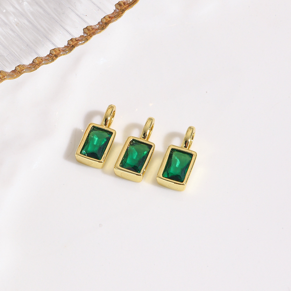 темно-зеленый