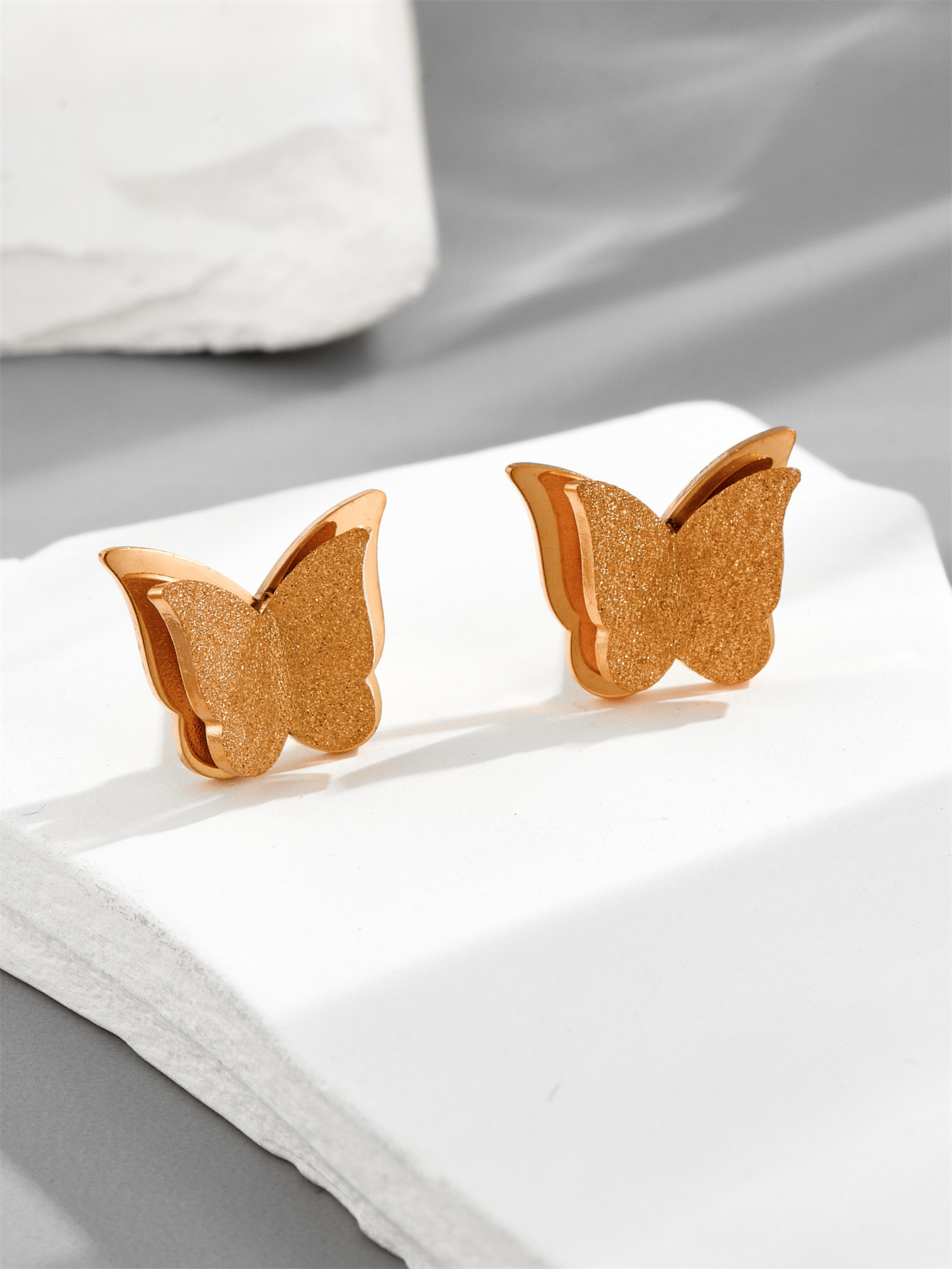 E002 butterfly earrings rose gold 10mm