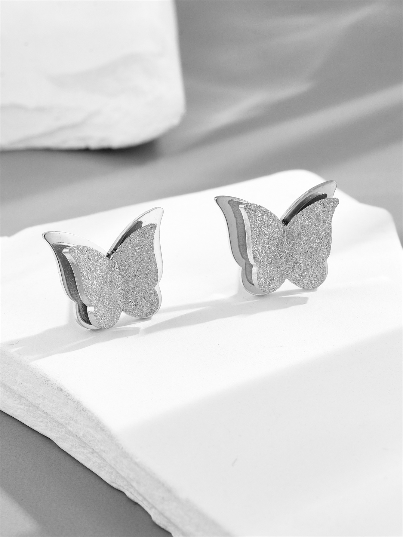 E002 butterfly earrings steel color 10mm