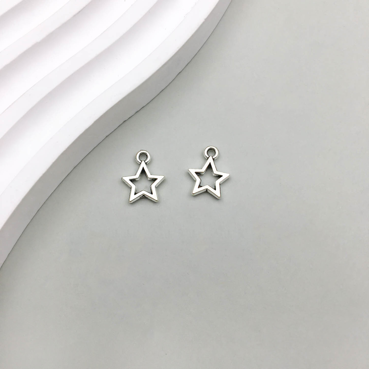 1 Ancient silver five-pointed star 10*12mm-0.4g-6915