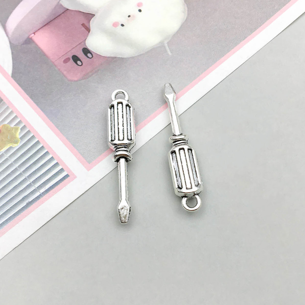 1 ancient silver screwdriver 6*31mm-1.9g-8522