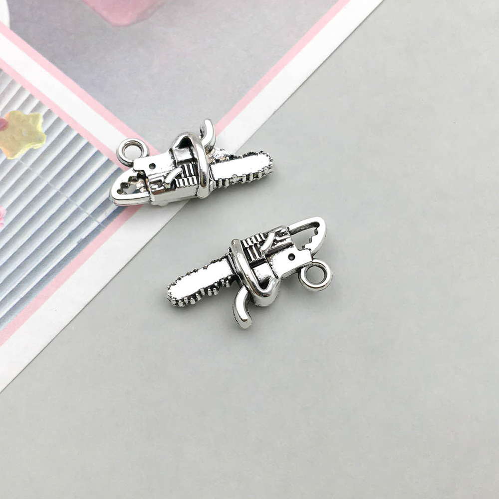 1 ancient silver chainsaw 20*9mm-1.5g-15483