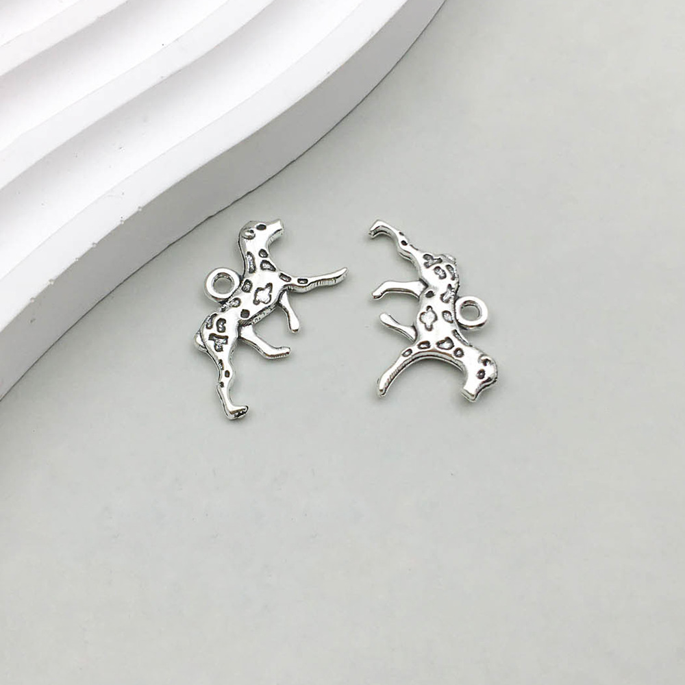 1 ancient silver spotted dog 13*24mm-1.3g-9808