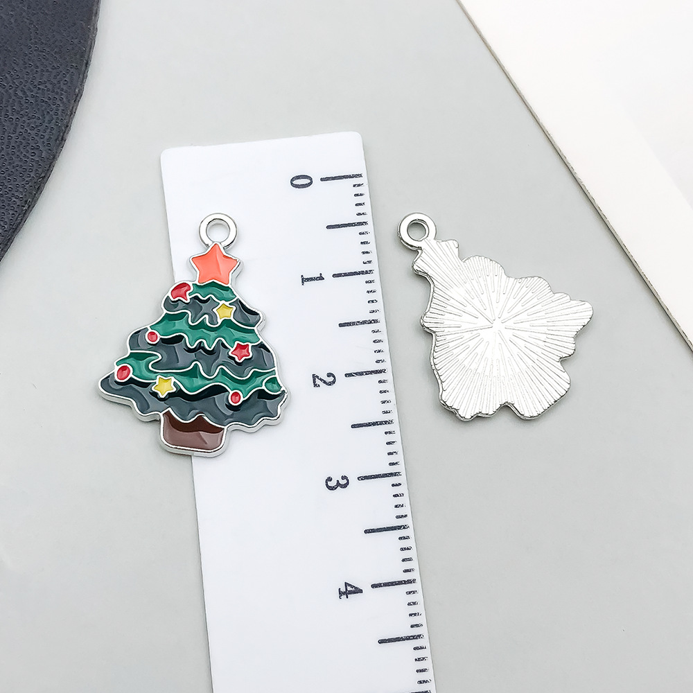 1 green dripping oil christmas tree 24*18mm-1.6g-19651