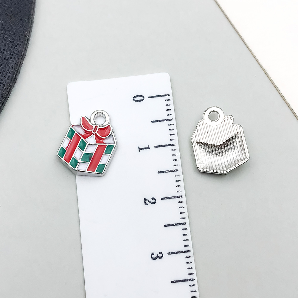 1 green oil dripping christmas gift box 13*10mm-0.8g-19653