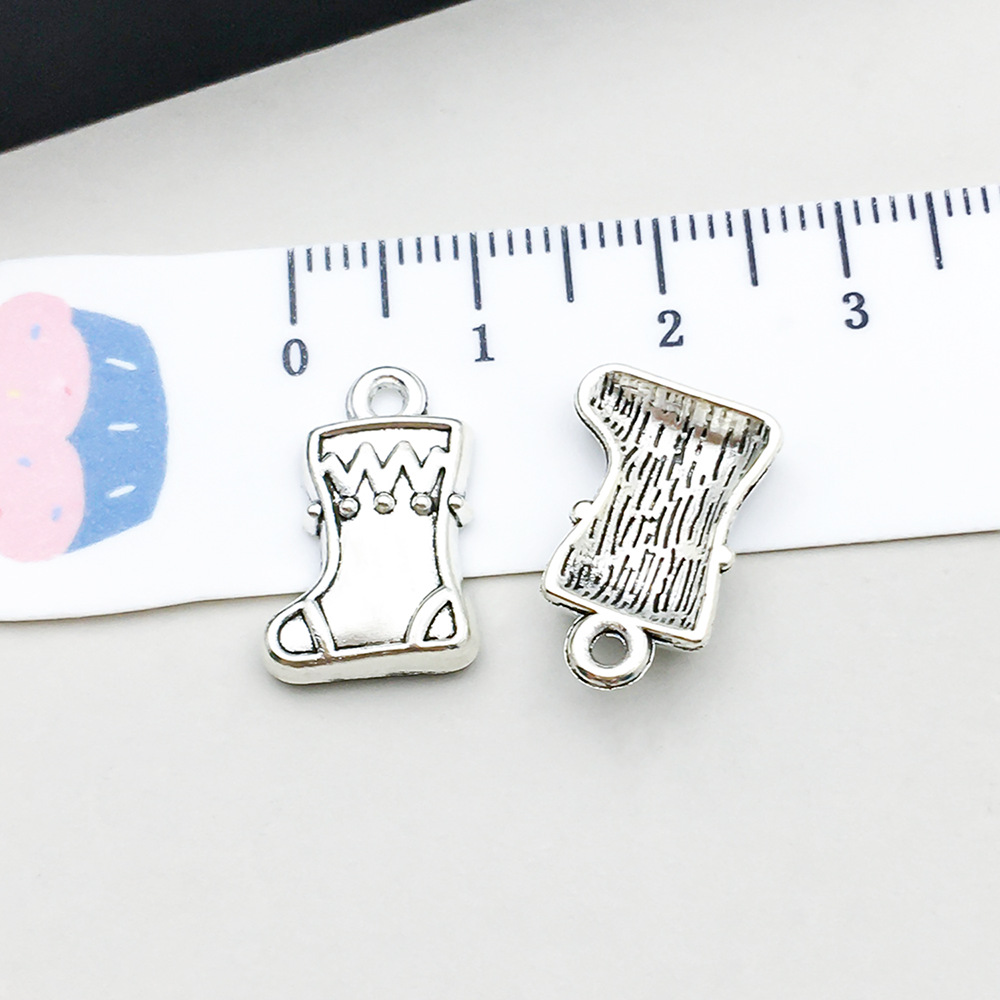 1 ancient silver christmas shoes 11*17mm-1.1g-8842