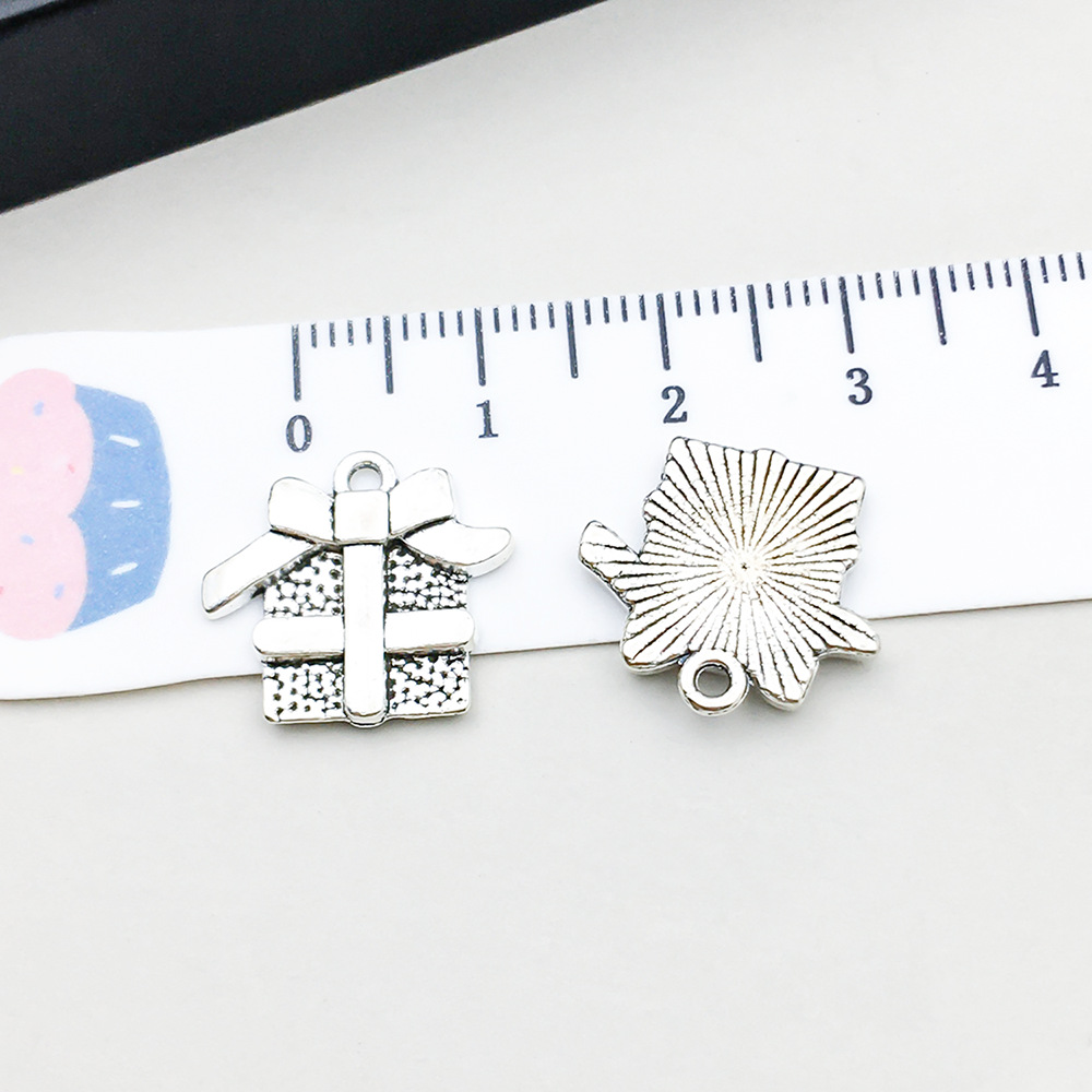 1 ancient silver christmas gift box 15*16mm-1.4g-8844