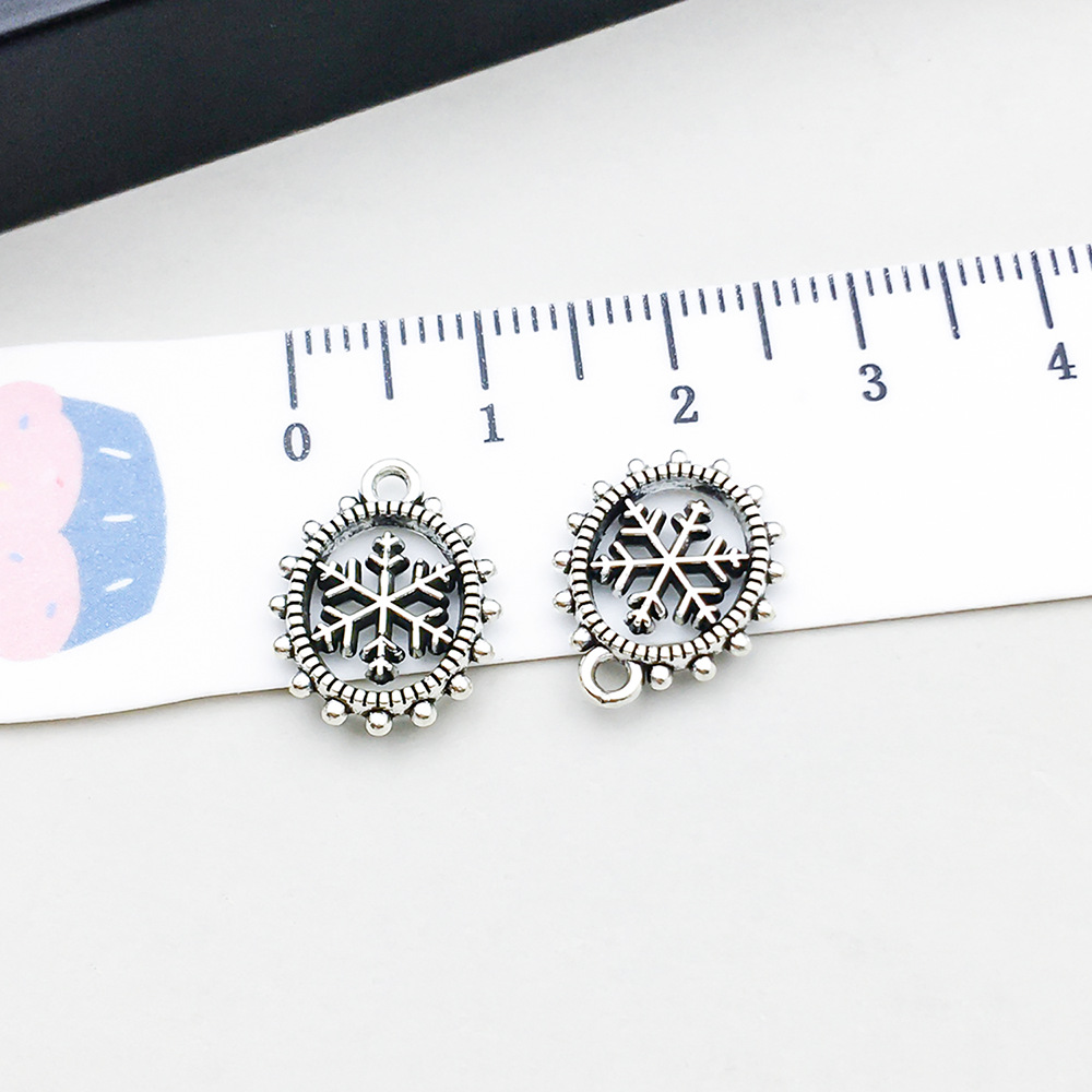 1 ancient silver christmas oval snowflake 12*15mm-0.8g-13880