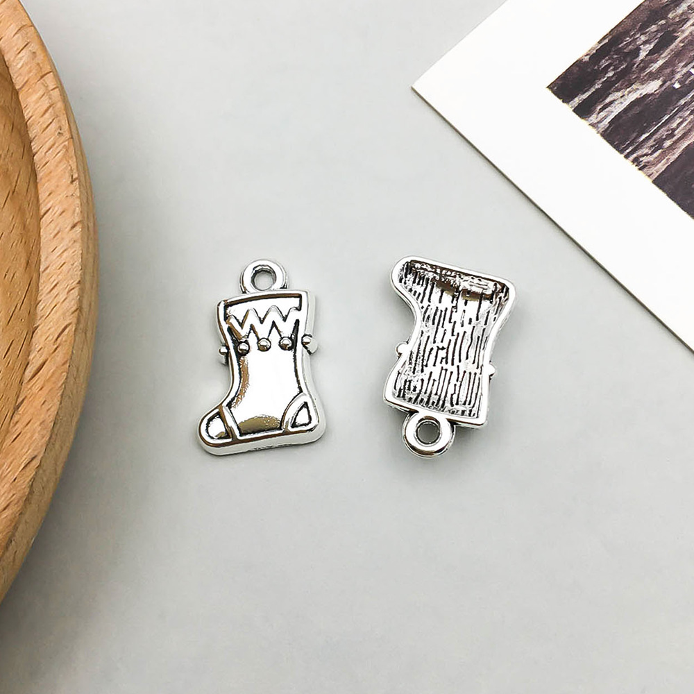 1 ancient silver Christmas shoes 11*17mm-1.1g-8842