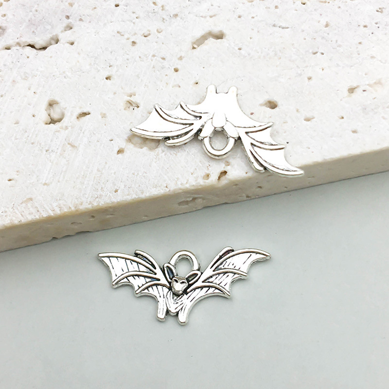 1 Halloween Ancient Silver Bat 21*10mm-0.5g-15161