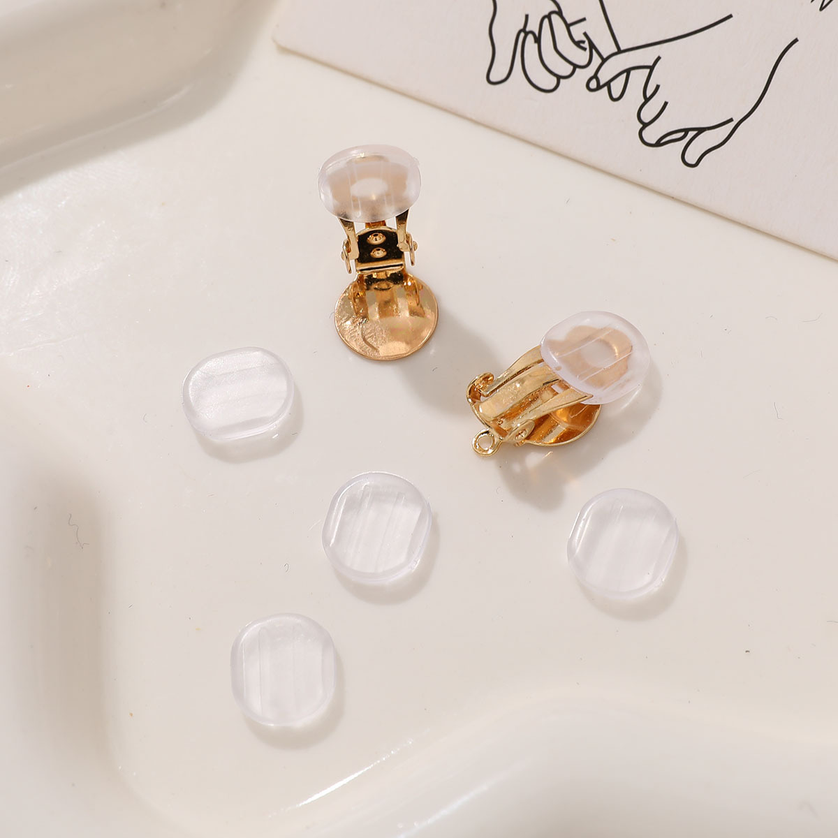 One with hanging gold (ear clips and ear pads are distributed separately)