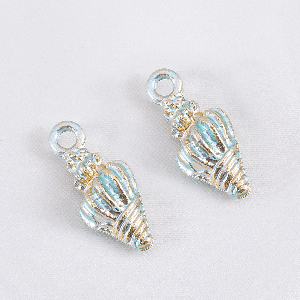 Conch - light blue-white -7.7x19.4