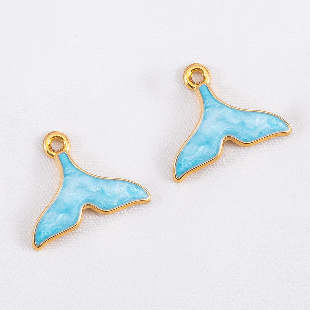 Fish tail - sky blue -17.5x15