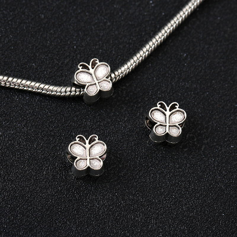 Butterfly (approximately length: 0.9cm width: 0.9cm aperture: 0.4cm)