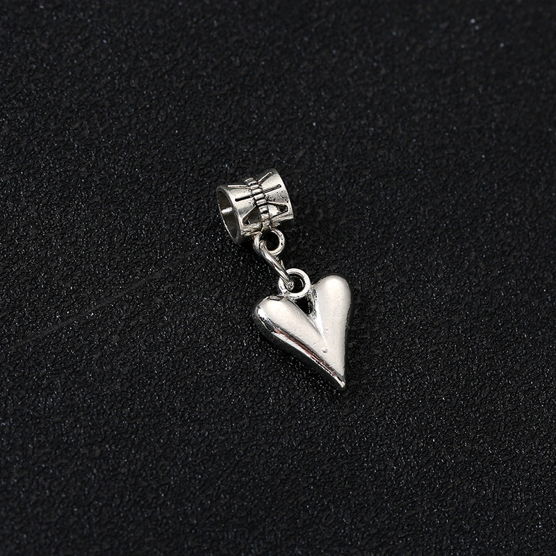 Love 2 (approximate length: 2.6cm width: 1.2cm hole diameter: 0.6cm)
