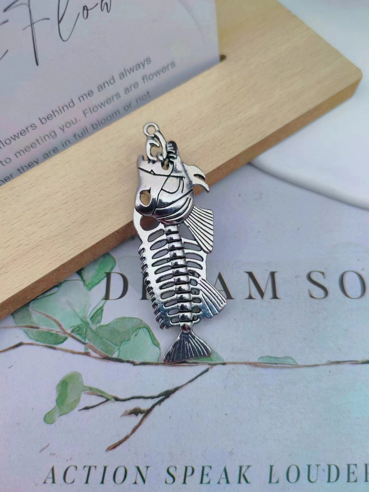 Giant Bony fish 52.5x11mm