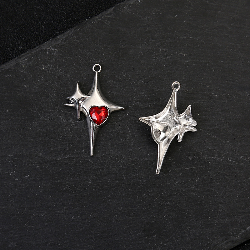 Red love star (about 2.8*4.2*0.4cm)