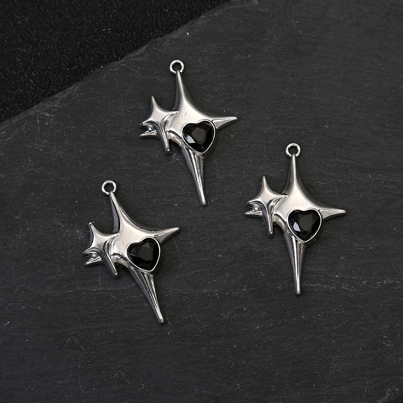 Black love star (about 2.8*4.2*0.4cm)