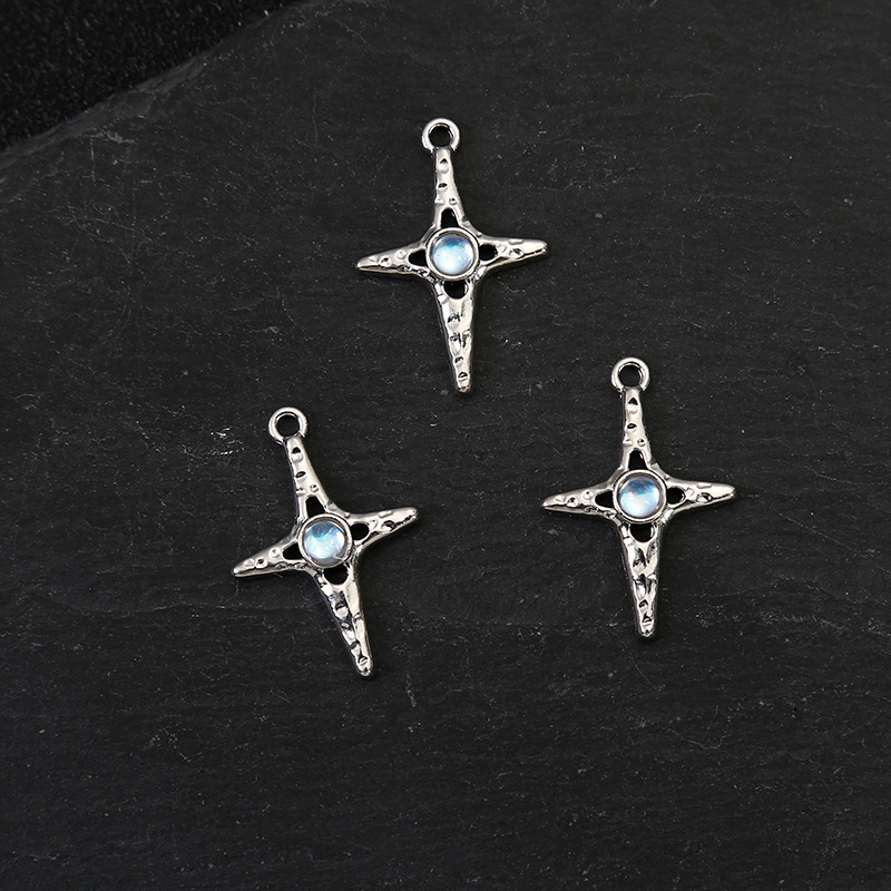 Round cross stars (about 2.8*2*0.2cm)
