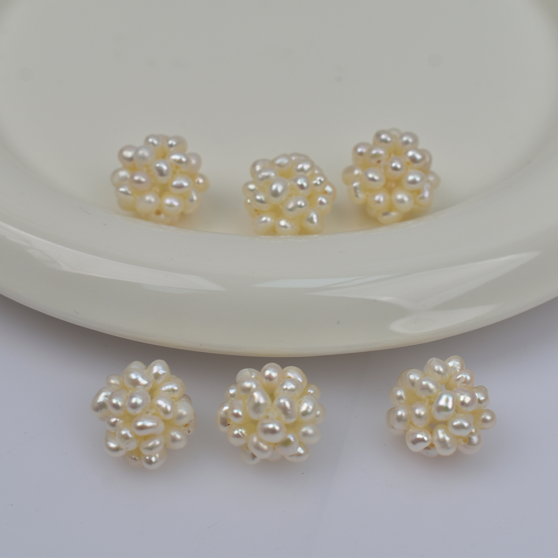 Strong light natural white about 13-14mm