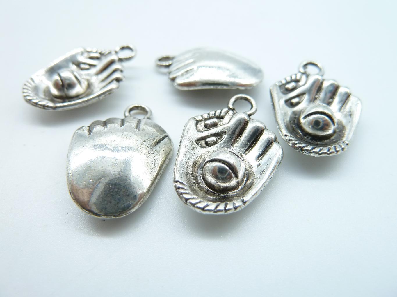 4673 baseball glove 2.2g-15x21mm