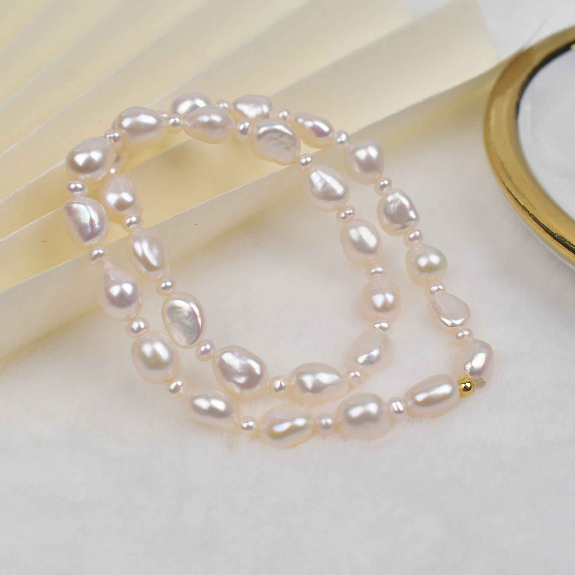 Natural white/two-circle stacked belt