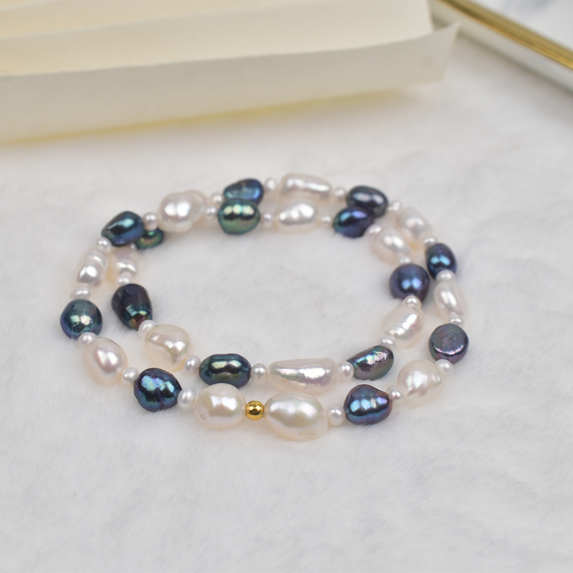 White+black/two circles stacked belt