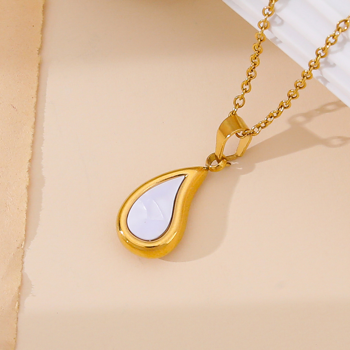 Gold-water droplets