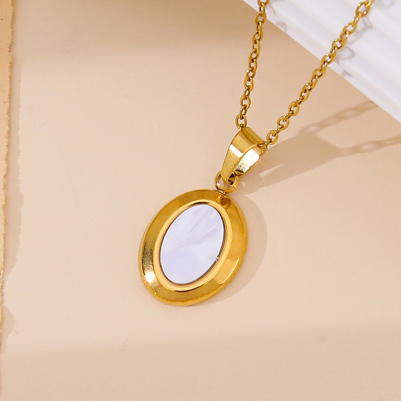Gold-oval