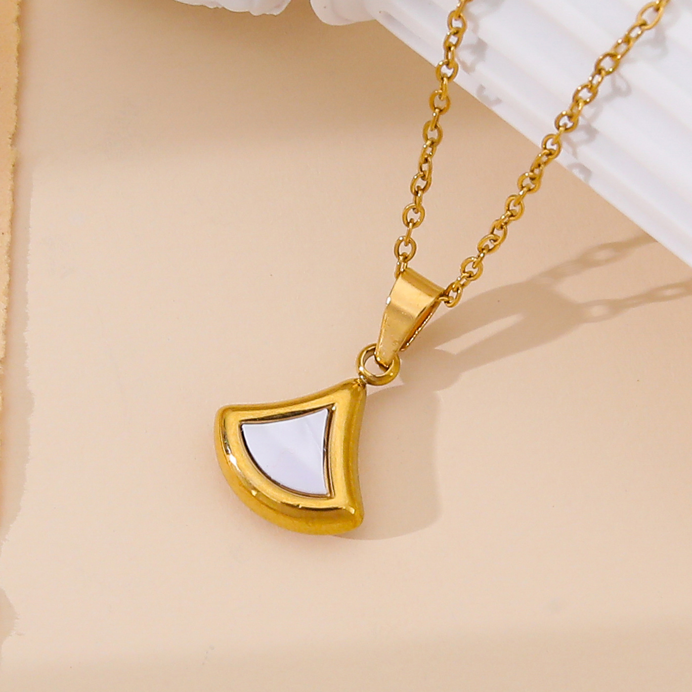 Gold - fan-shaped