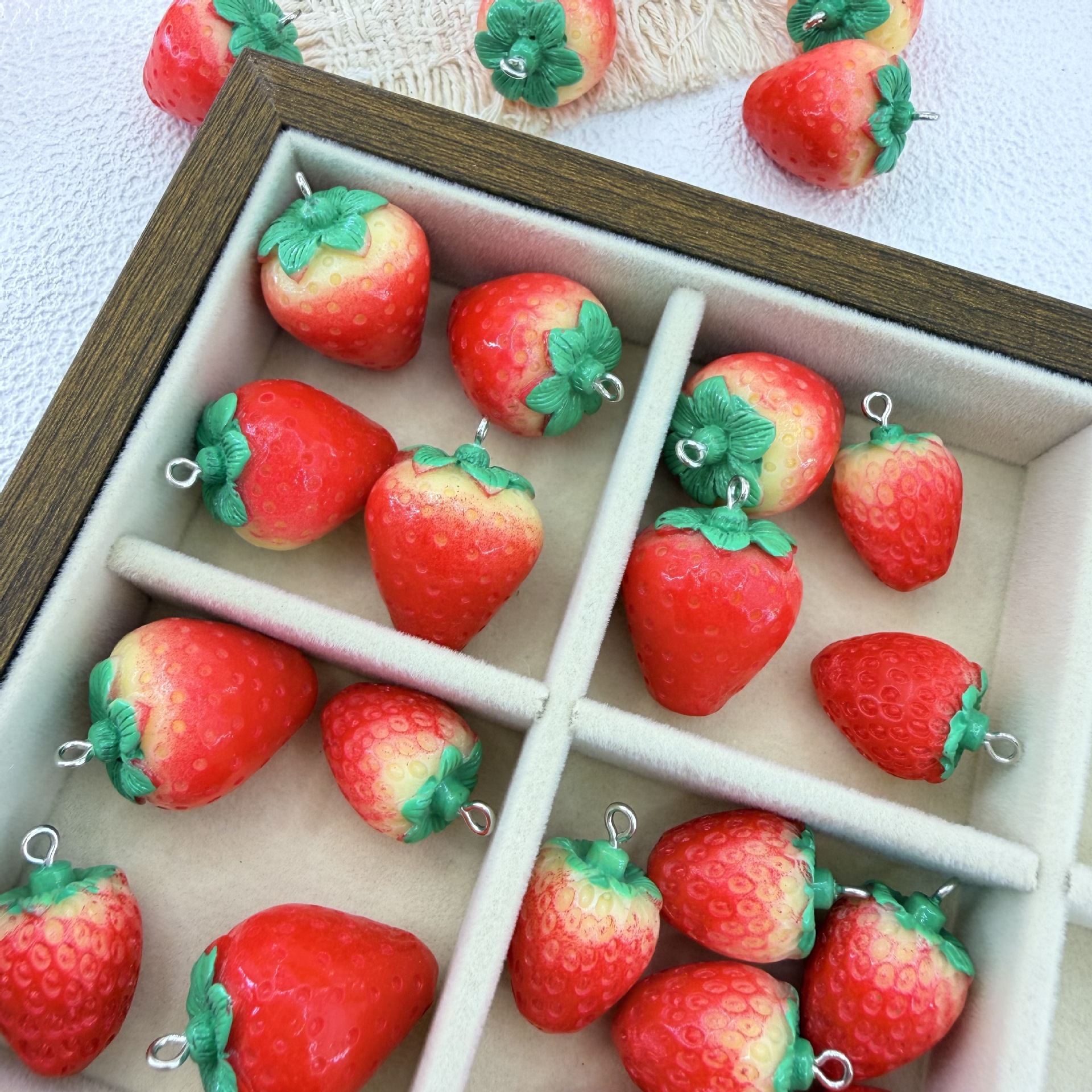 Size mixed 24X21mm, 21X15.5mm