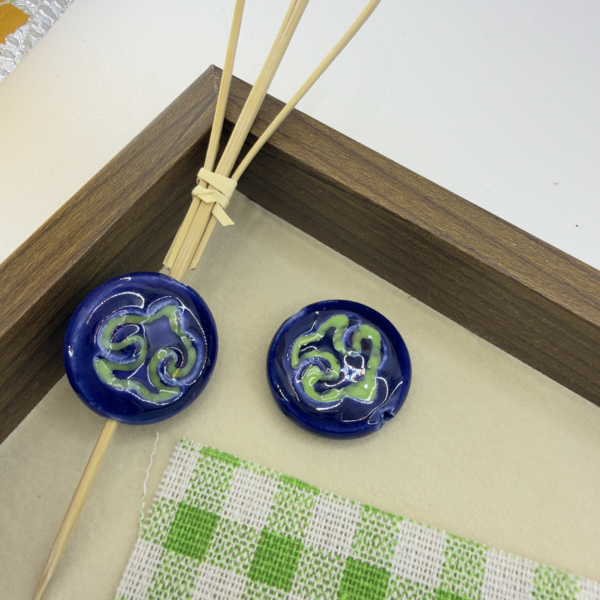 Royal blue green pattern