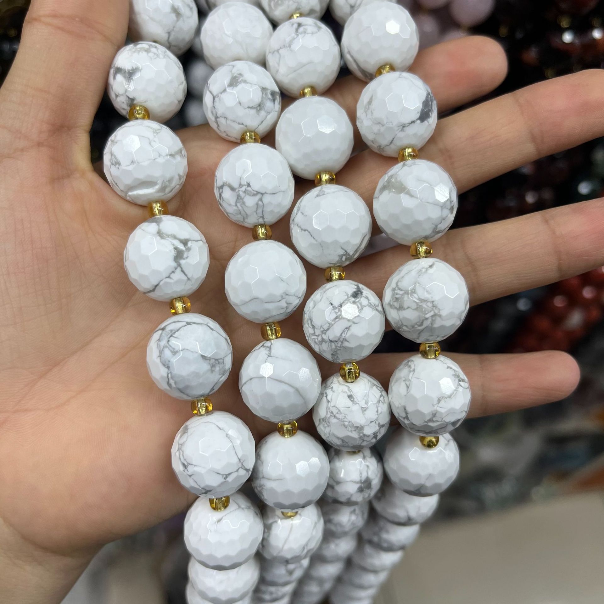 Белый Бирюзовый