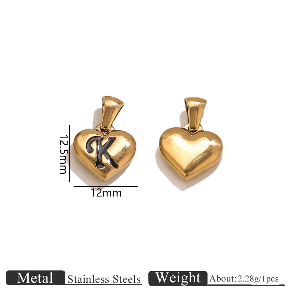 Gold heart engraved letter pendant-k