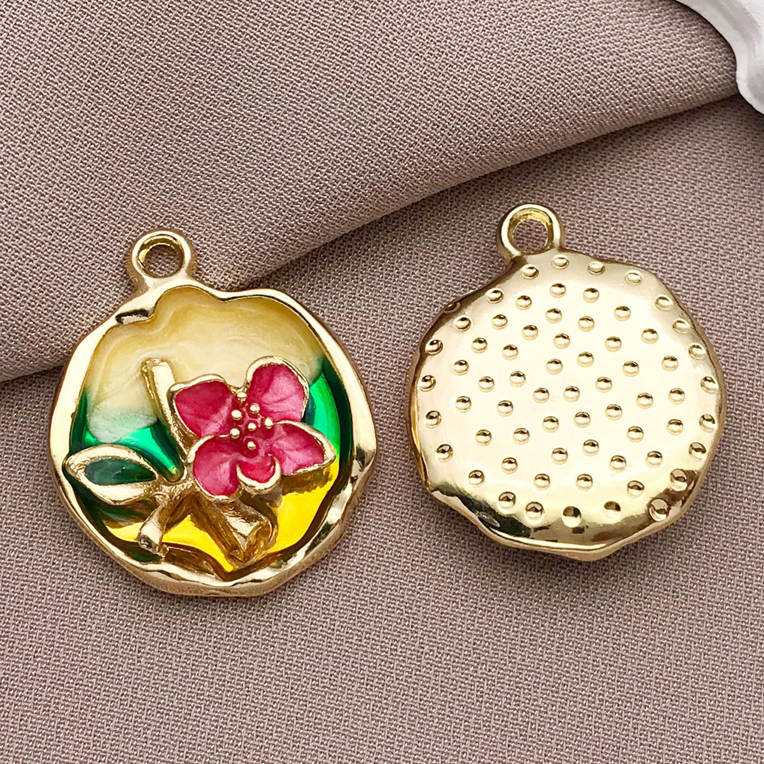 1 oil dripping yellow three-color flower brand oil painting 24x19mm-21177-3.4g