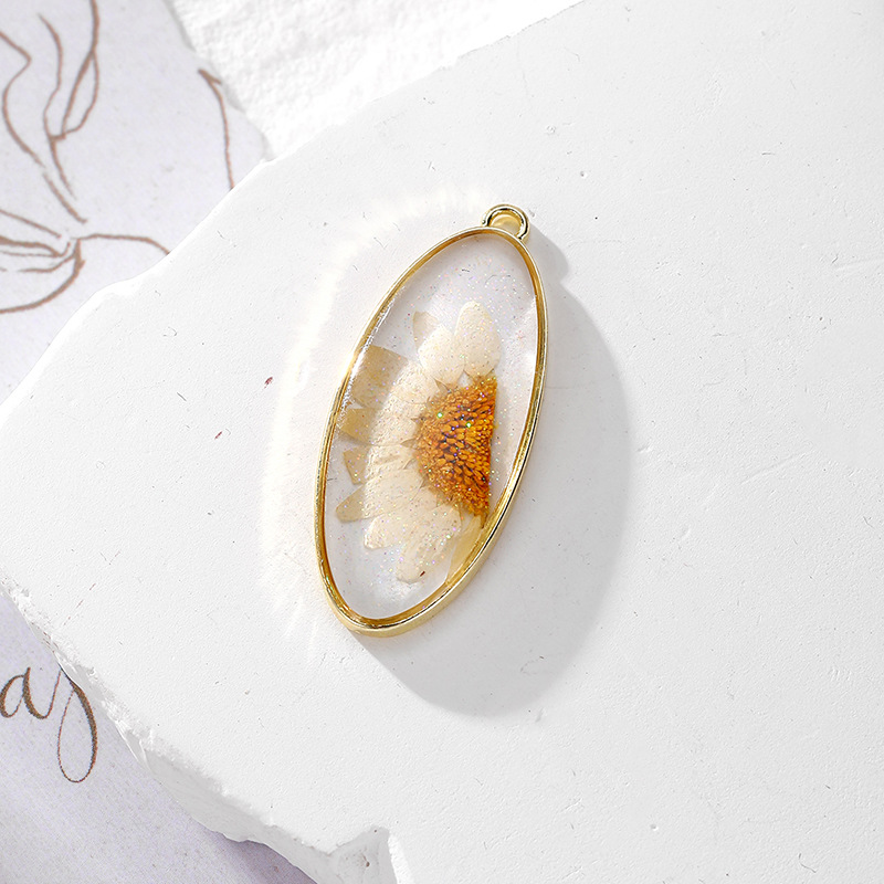 1 glitter oval white daisy