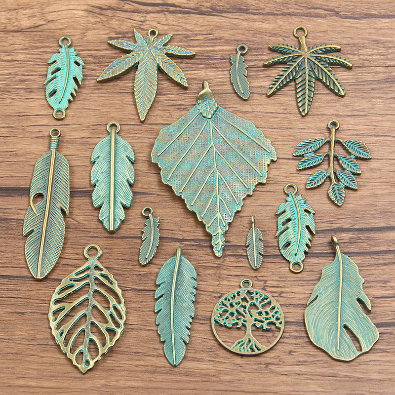 10 random styles in a pack (about 37pcs)