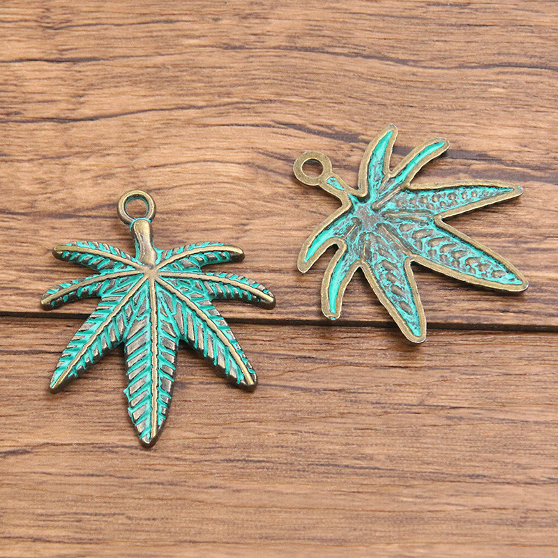 No. 7 leaves 32x37mm 3.1g